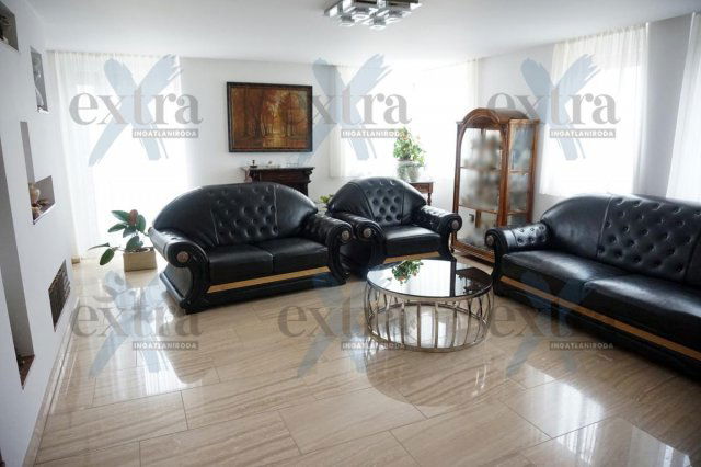 Eladó családi ház, Szegeden 350 M Ft, 6+2 szobás