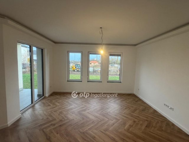 Eladó sorház, Velencén 220 M Ft, 5 szobás / költözzbe.hu