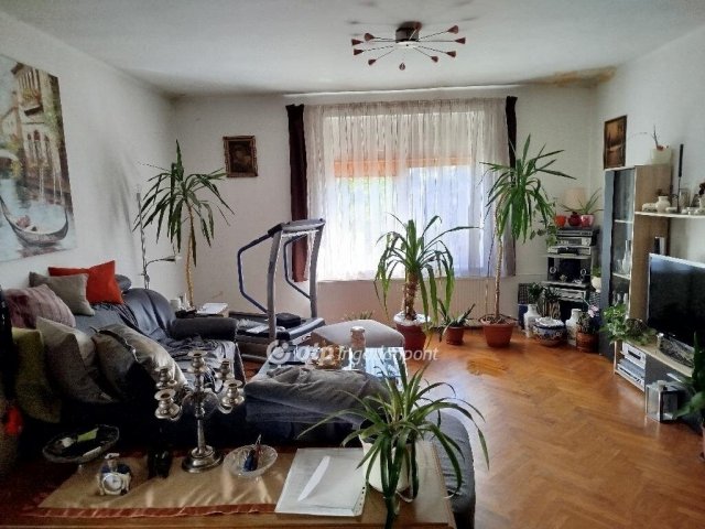 Eladó családi ház, Mohácson 85 M Ft, 8 szobás