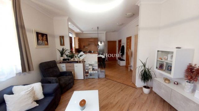 Eladó téglalakás, Kecskeméten 254 M Ft, 9 szobás