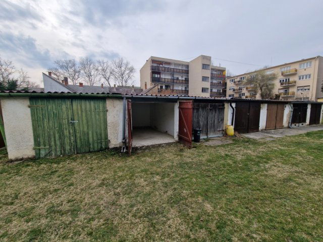 Kiadó garázs, Kaposváron, Gróf Apponyi Albert utcában, 1 szobás