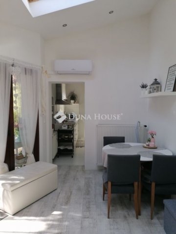 Eladó családi ház, Pécsett 94.99 M Ft, 4 szobás