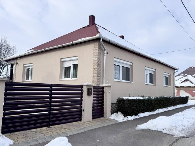 Eladó családi ház, Füzesabonyban 83.9 M Ft, 4 szobás
