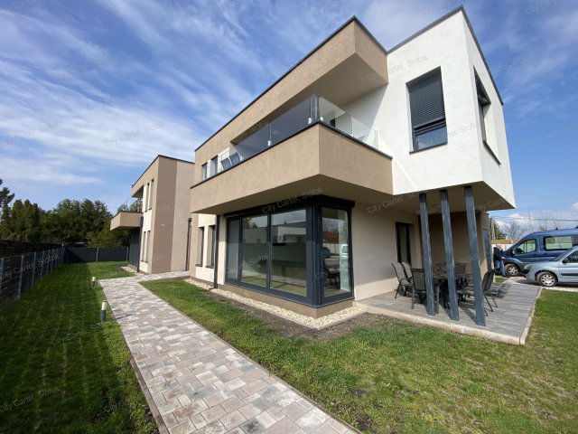 Eladó téglalakás, Balatonfenyvesen 81.9 M Ft, 3 szobás