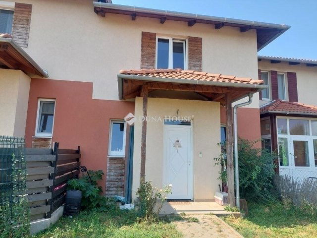 Eladó sorház, Pécelen 93 M Ft, 1+4 szobás / költözzbe.hu