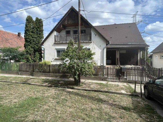 Eladó családi ház, Mendén 76.9 M Ft, 6 szobás