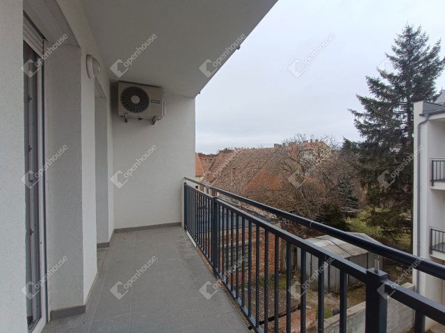 Eladó téglalakás, Sopronban 110 M Ft, 5 szobás
