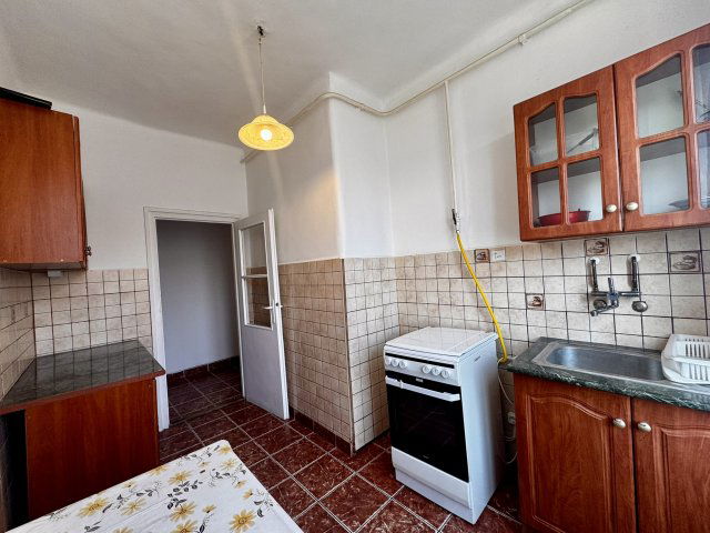 Eladó téglalakás, Pécsett, Komlói úton 36.9 M Ft, 2 szobás