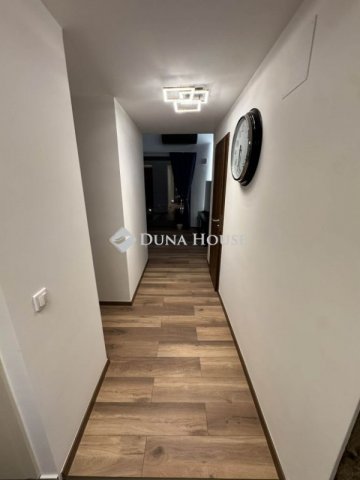 Eladó téglalakás, Esztergomban 110 M Ft, 5 szobás