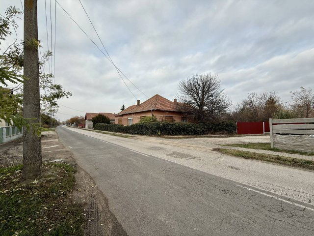 Eladó családi ház, Jászladányon 8.3 M Ft, 5 szobás