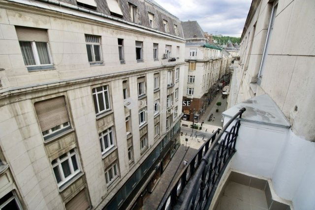 Eladó téglalakás, Budapesten, V. kerületben 199 M Ft, 3 szobás
