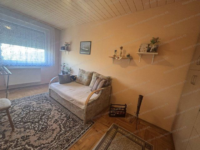 Eladó panellakás, Tatabányán 36.99 M Ft, 2 szobás