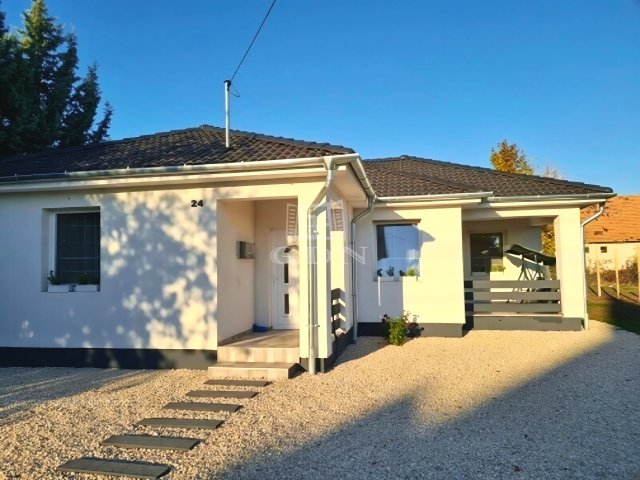 Eladó családi ház, Ercsiben 50 M Ft, 3 szobás