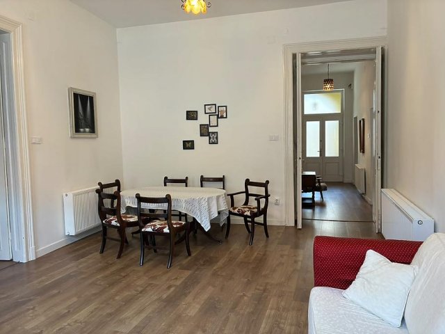 Eladó téglalakás, Budapesten, VI. kerületben, Csengery utcában