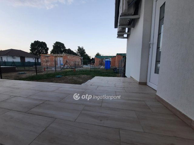 Eladó ikerház, Monorierdőn 65 M Ft, 4 szobás