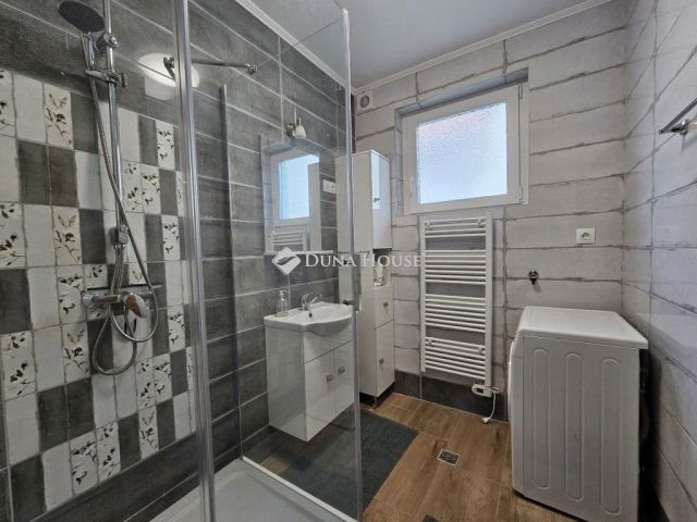 Eladó családi ház, Orfűn 89.9 M Ft, 3 szobás