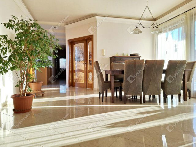 Eladó családi ház, Győrött 145 M Ft, 7 szobás