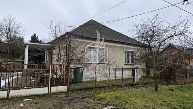 Eladó családi ház, Ózdon, Szigligeti utcában 11 M Ft, 5 szobás