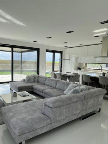 Eladó téglalakás, Tatán 159.99 M Ft, 3 szobás