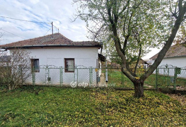 Eladó családi ház, Abádszalókban 9.9 M Ft, 2 szobás