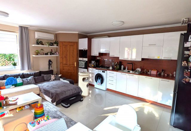 Eladó ikerház, Székesfehérvárott 102.99 M Ft, 1+4 szobás