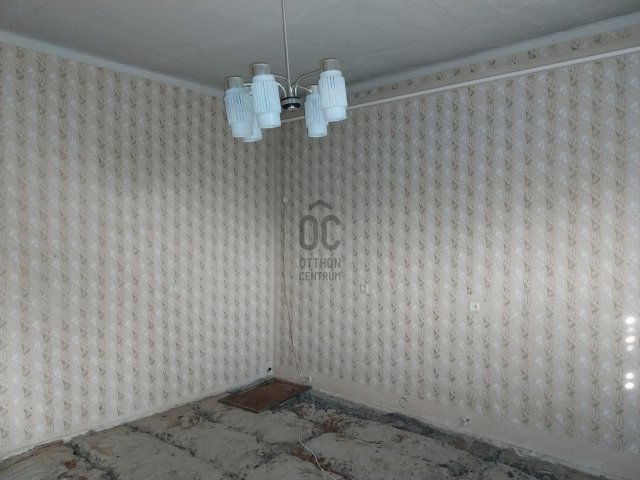 Eladó családi ház, Szekszárdon 37.2 M Ft, 2 szobás