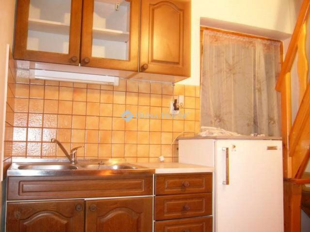 Eladó családi ház, Győrött 34.9 M Ft, 1 szobás