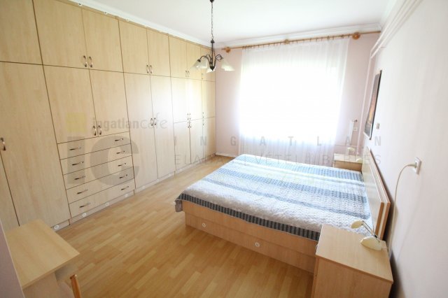 Eladó családi ház, Szegeden 86.9 M Ft, 5 szobás