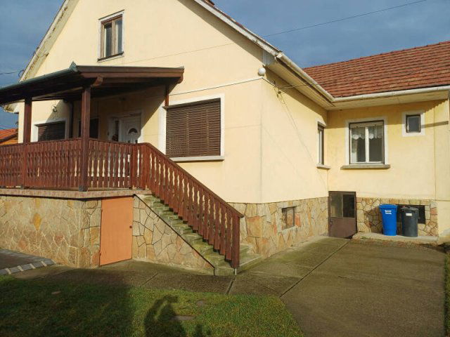 Eladó családi ház, Pilisvörösváron 87.9 M Ft, 2+1 szobás