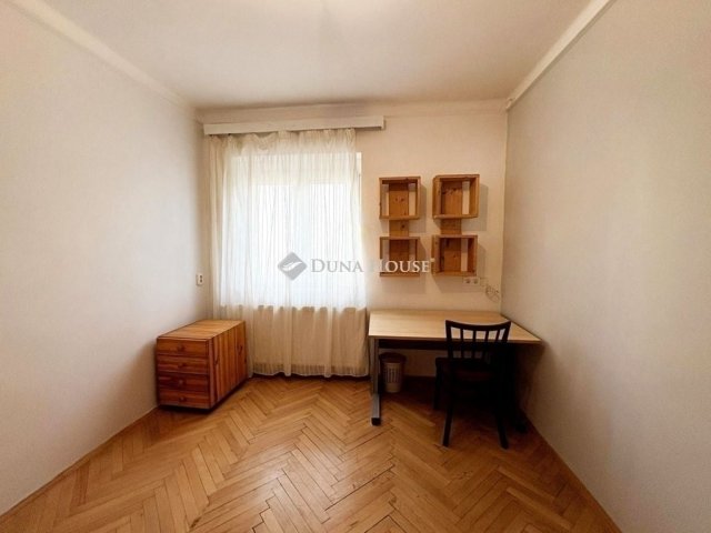 Eladó téglalakás, Szegeden 80 M Ft, 4 szobás