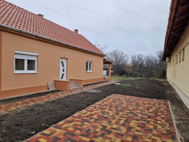 Eladó családi ház, Jászárokszálláson 33.5 M Ft, 3 szobás