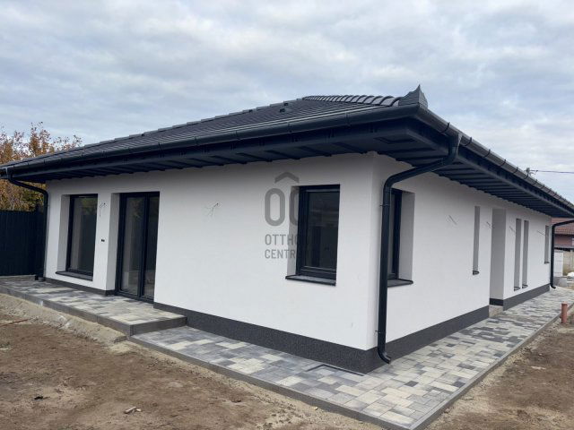 Eladó családi ház, Mikepércsen 99 M Ft, 4 szobás