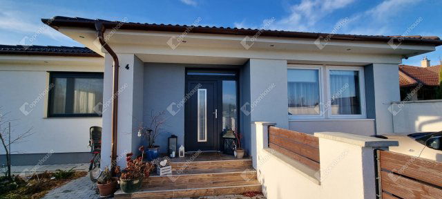 Eladó családi ház, Győrzámolyon 104 M Ft, 5 szobás