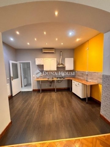 Eladó téglalakás, Székesfehérvárott 48.5 M Ft, 1 szobás