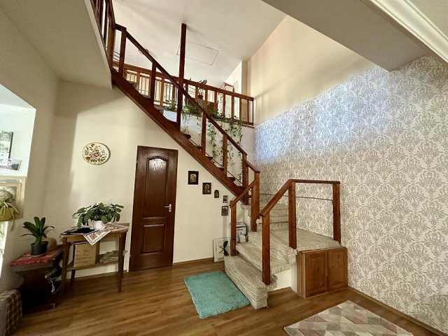 Eladó sorház, Vácon 139 M Ft, 7 szobás / költözzbe.hu