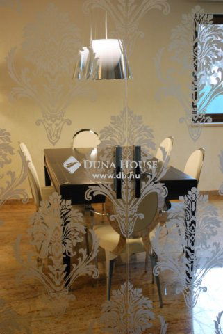 Eladó családi ház, Szentendrén 609.6 M Ft, 3 szobás