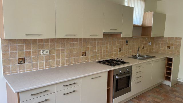 Kiadó téglalakás, albérlet, Győrött 220 E Ft / hó, 3 szobás