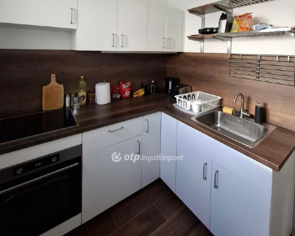 Eladó panellakás, Debrecenben 72.9 M Ft, 3 szobás