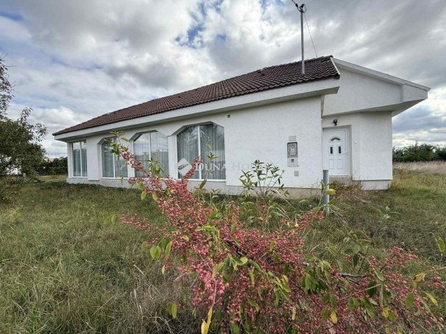 Eladó családi ház, Tiszaroffon 86 M Ft, 3 szobás