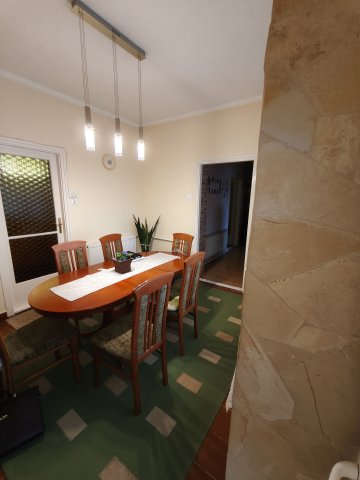 Eladó családi ház, Cegléden 78.5 M Ft, 4+1 szobás