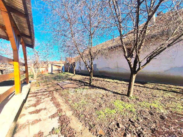 Eladó családi ház, Békésen 10.8 M Ft, 2 szobás