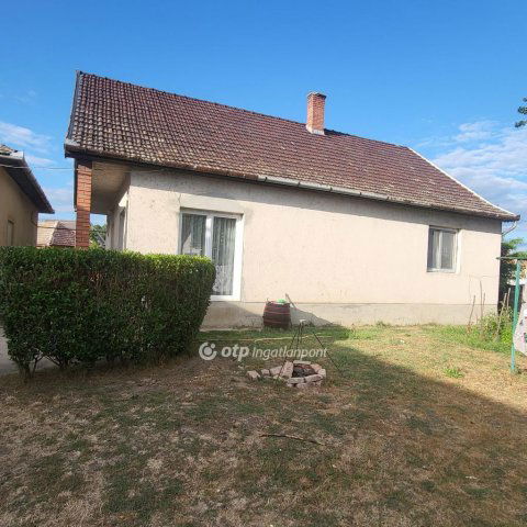 Eladó családi ház, Mikepércsen 34.9 M Ft, 2+1 szobás