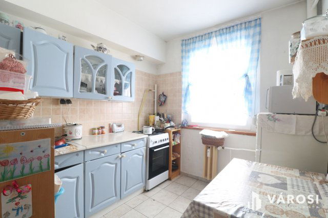 Eladó panellakás, Hódmezővásárhelyen 43.9 M Ft, 3 szobás