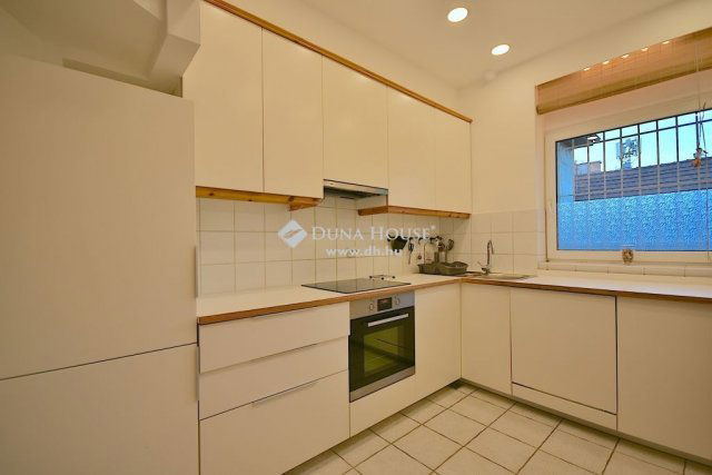 Kiadó téglalakás, albérlet, Budapesten, V. kerületben, 4 szobás