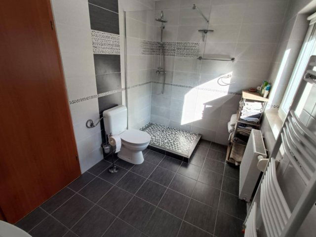 Eladó ikerház, Esztergomban 115 M Ft, 3 szobás