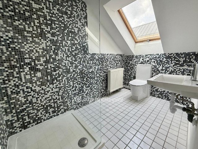 Eladó családi ház, Szentendrén 144.99 M Ft, 4 szobás