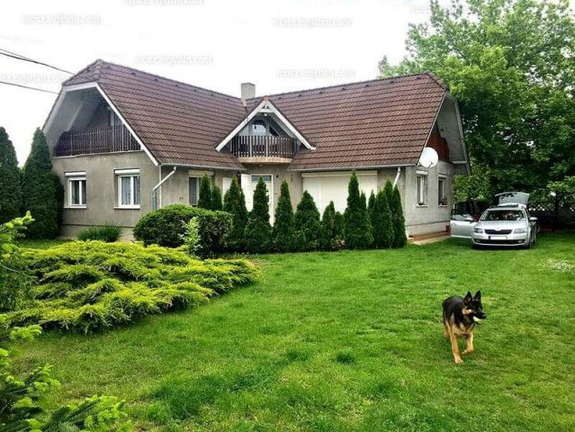 Eladó családi ház, Nagykarácsonyon 79 M Ft, 4 szobás