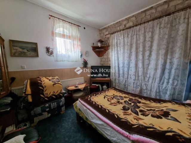 Eladó családi ház, Tökölön 105 M Ft, 7 szobás