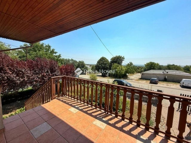 Eladó családi ház, Várpalotán 95 M Ft, 7 szobás