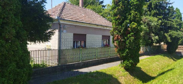 Eladó családi ház, Somogycsicsón 8 M Ft, 8 szobás